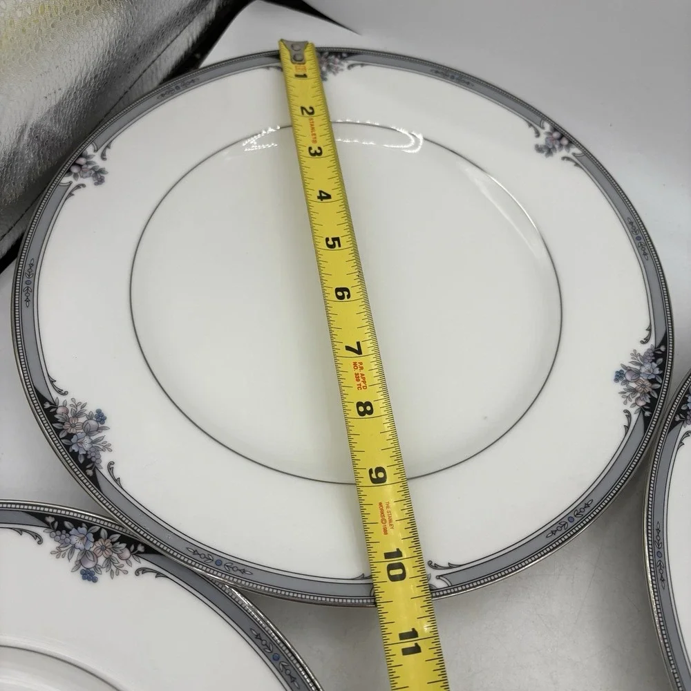 Noritake Dinner Plates Squirewood 4013 Dishes 10.5